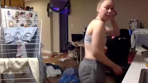 Snapshot of annabellemonroe69 chatting on 11/26/25, 01:45 annabellemonroe69 online show from 11/26/25, 01:45