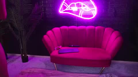 Snapshot of annabellerise chatting on 09/15/25, 04:01 Anna online show from 09/15/25, 04:01