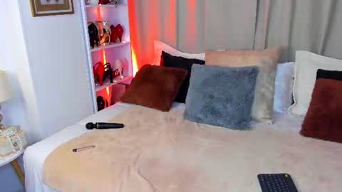 Anna online show from 06/25/26, 02:11