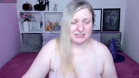 AnnaCherri online show from 10/29/25, 03:53