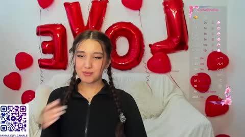 Snapshot of annaelfi chatting on 02/16/25, 09:15 Anna online show from 02/16/25, 09:15