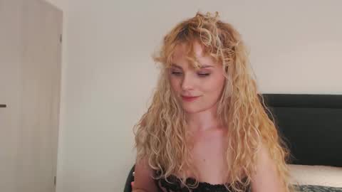 annaevv online show from 03/02/26, 08:10