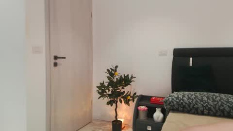 annaevv online show from 04/09/26, 07:47