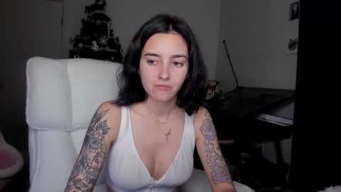 Snapshot of annaforevers chatting on 12/23/25, 02:20 Anna Forevers online show from 12/23/25, 02:20