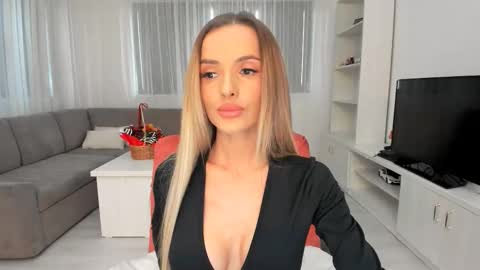 annaise  online show from 02/07/26, 12:09