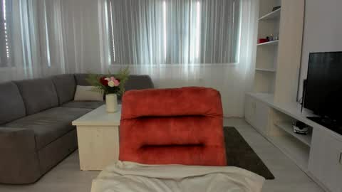 annaise  online show from 04/10/26, 09:03