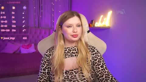 Snapshot of annamei_misa chatting on 03/04/25, 12:12 Misa online show from 03/04/25, 12:12