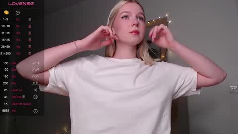 Snapshot of annamilky chatting on 09/13/25, 04:40 annamilky online show from 09/13/25, 04:40