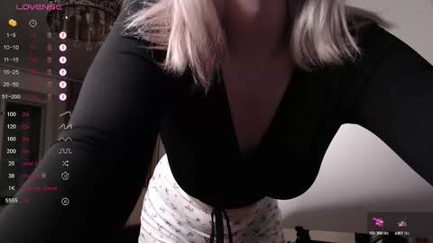 Snapshot of annamilky chatting on 10/05/25, 08:07 annamilky online show from 10/05/25, 08:07