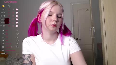 Snapshot of annamilky chatting on 10/17/25, 03:14 annamilky online show from 10/17/25, 03:14