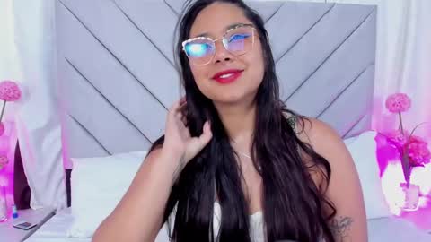 Snapshot of annaqueen_ chatting on 01/11/25, 04:25 Anna online show from 01/11/25, 04:25