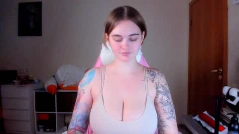 Snapshot of annaroading chatting on 02/17/25, 06:48 AnnaRoading online show from 02/17/25, 06:48