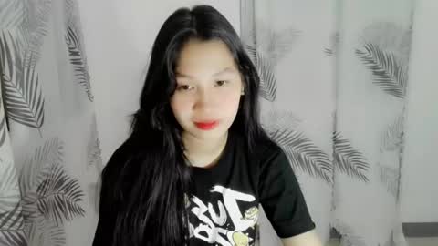 Snapshot of annarot chatting on 09/11/25, 02:39 Riane online show from 09/11/25, 02:39