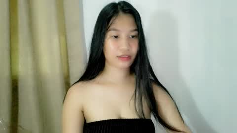Snapshot of annarot chatting on 09/20/25, 08:04 Riane online show from 09/20/25, 08:04