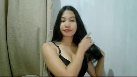 Snapshot of annarot chatting on 10/12/25, 01:21 Riane online show from 10/12/25, 01:21