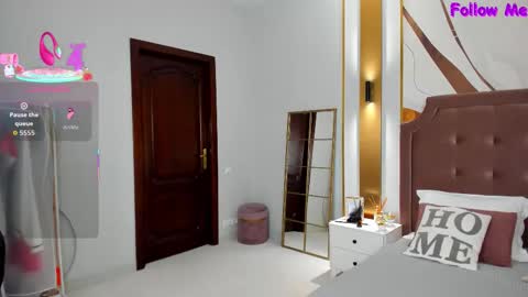 Anna online show from 09/11/25, 01:17