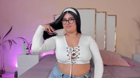 Snapshot of annaswift_ chatting on 10/16/25, 11:55 Anna online show from 10/16/25, 11:55