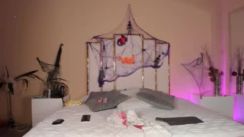 Snapshot of annaswift_ chatting on 11/02/25, 04:04 Anna online show from 11/02/25, 04:04