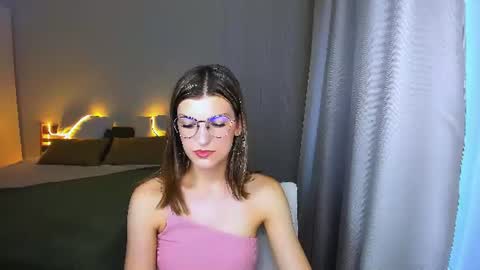 Snapshot of annathorne chatting on 06/12/26, 04:44 Im Anna online show from 06/12/26, 04:44