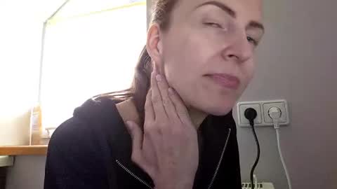 Anna online show from 04/28/26, 09:47