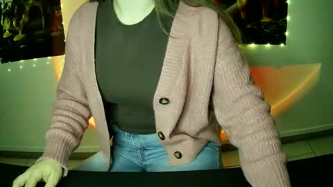 Bella online show from 09/23/25, 10:07