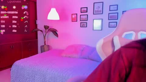 Snapshot of anne_bloom_ chatting on 01/07/25, 11:37 Anne online show from 01/07/25, 11:37