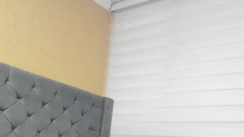 Snapshot of anne_julienne chatting on 05/09/26, 10:59 online show from 05/09/26, 10:59