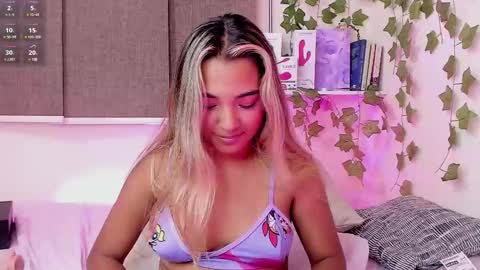 Snapshot of annebull_ chatting on 01/26/25, 03:38 Anne online show from 01/26/25, 03:38