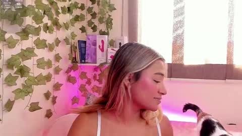Snapshot of annebull_ chatting on 02/09/25, 06:58 Anne online show from 02/09/25, 06:58