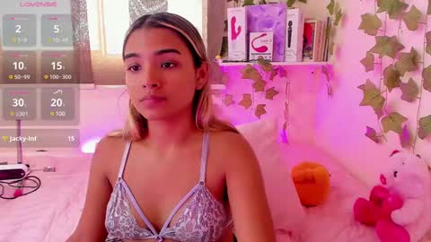 Snapshot of annebull_ chatting on 02/22/25, 08:53 Anne online show from 02/22/25, 08:53