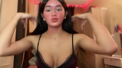 Snapshot of annedee_ chatting on 12/08/24, 02:30 Kim online show from 12/08/24, 02:30