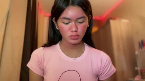 Snapshot of annedee_ chatting on 12/08/24, 11:51 Kim online show from 12/08/24, 11:51