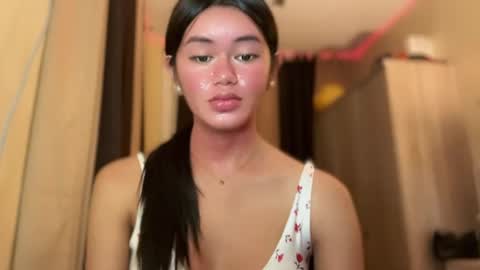 Snapshot of annedee_ chatting on 12/11/24, 08:28 Kim online show from 12/11/24, 08:28