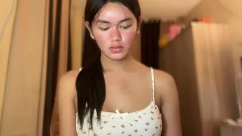 Snapshot of annedee_ chatting on 12/20/24, 11:54 Kim online show from 12/20/24, 11:54