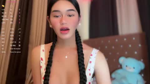 Snapshot of annedee_ chatting on 02/19/25, 11:06 Kim online show from 02/19/25, 11:06