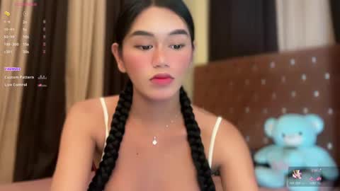 Snapshot of annedee_ chatting on 02/24/25, 05:53 Kim online show from 02/24/25, 05:53