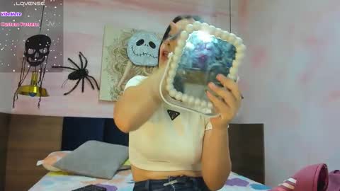 Snapshot of annedixie chatting on 10/30/25, 03:08 Anne online show from 10/30/25, 03:08