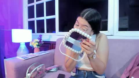 Snapshot of annedixie chatting on 11/23/25, 03:06 Anne online show from 11/23/25, 03:06