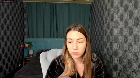 Anne online show from 03/10/25, 01:23