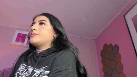 Snapshot of anneee_ chatting on 01/08/25, 12:38 Anne online show from 01/08/25, 12:38