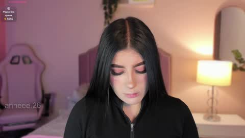 Snapshot of anneee_ chatting on 02/05/25, 12:27 Anne online show from 02/05/25, 12:27