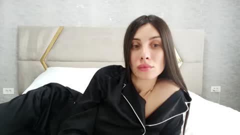 Snapshot of annehotxxx chatting on 05/13/26, 08:34 AnneHotxxx online show from 05/13/26, 08:34