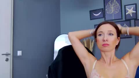 Anne online show from 09/29/25, 05:23