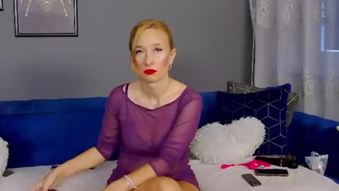 Snapshot of annehove chatting on 06/25/26, 02:55 Anne online show from 06/25/26, 02:55