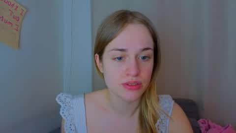 Snapshot of anneriver chatting on 04/01/26, 05:52 anneriver online show from 04/01/26, 05:52