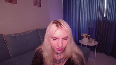 Snapshot of annetenet chatting on 09/17/25, 09:11 Annet online show from 09/17/25, 09:11