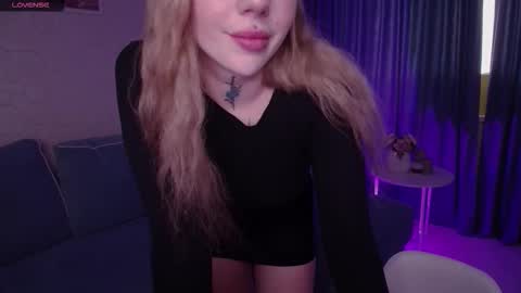 Snapshot of annetenet chatting on 10/15/25, 07:41 Annet online show from 10/15/25, 07:41