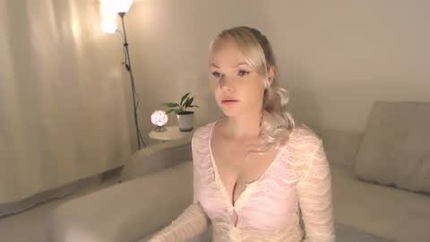 Snapshot of annett chatting on 09/14/25, 11:04 Annett online show from 09/14/25, 11:04