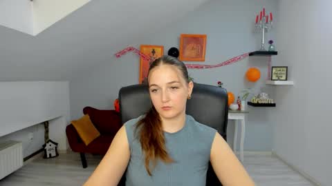 annewilsonn online show from 10/30/25, 01:23