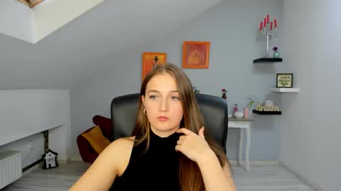 annewilsonn online show from 11/07/25, 12:16